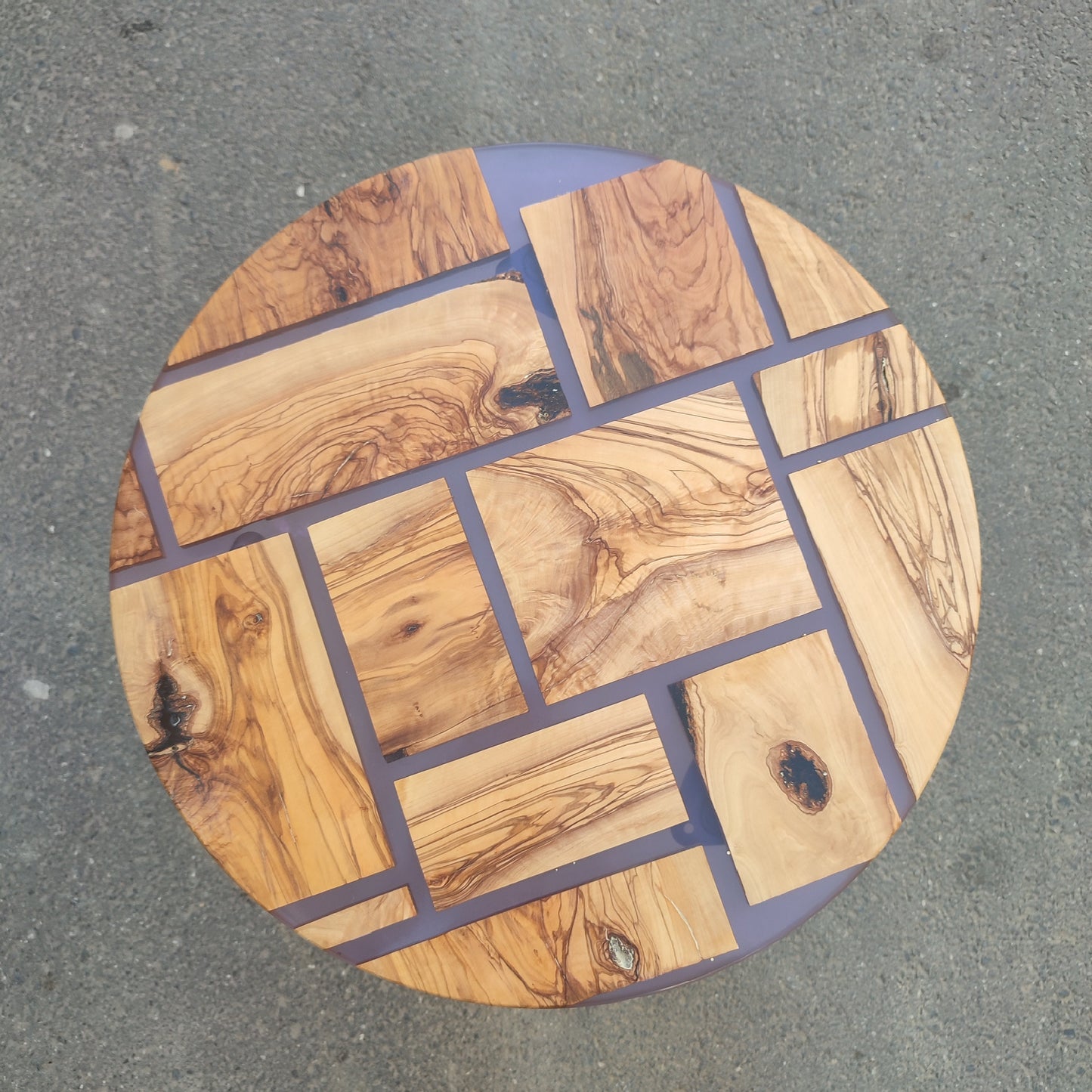 Epoxy Resin & Olive Wood Coffee Table: Unique Modern Design