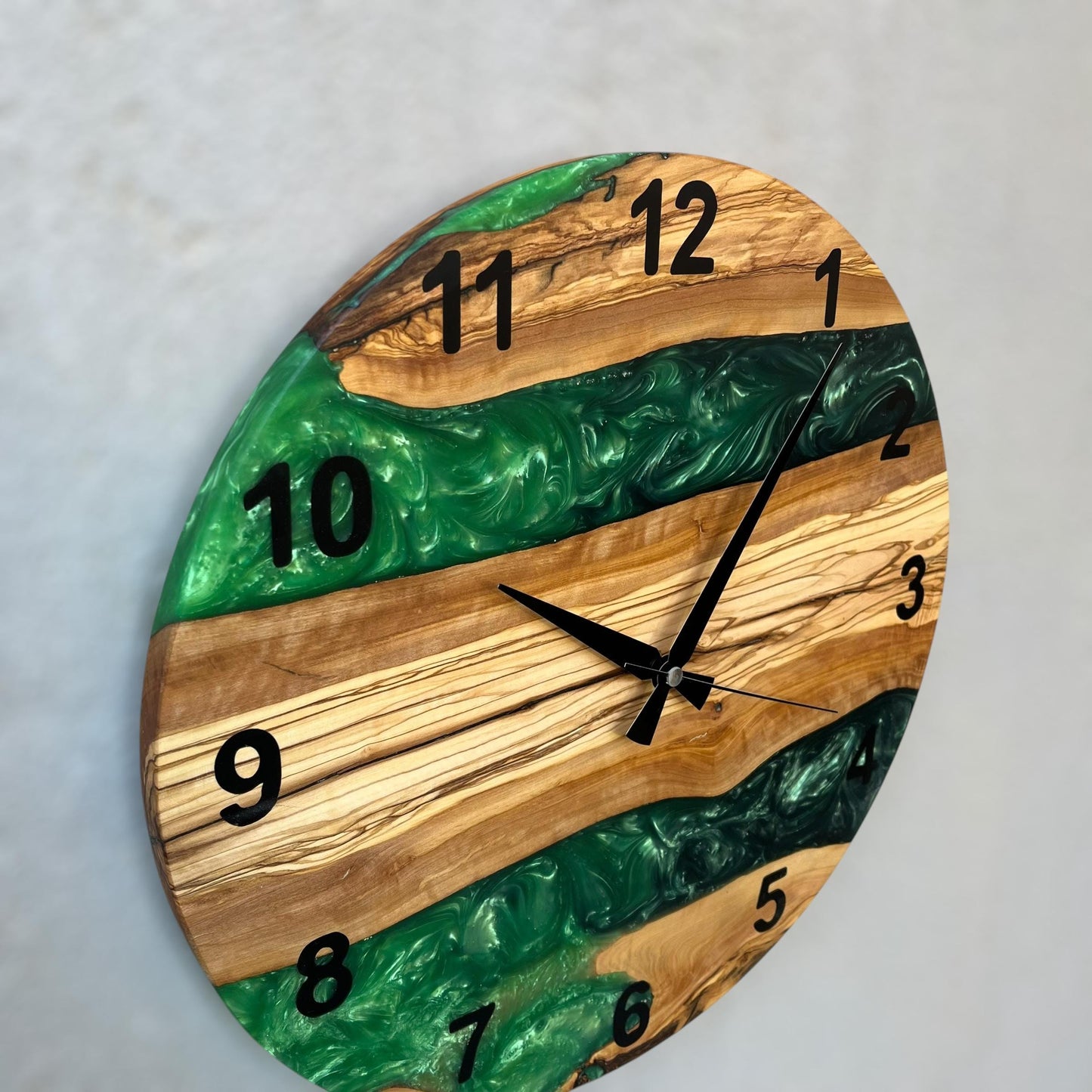Epoxy Resin & Olive Wood Wall Clock: Emerald Green Accent