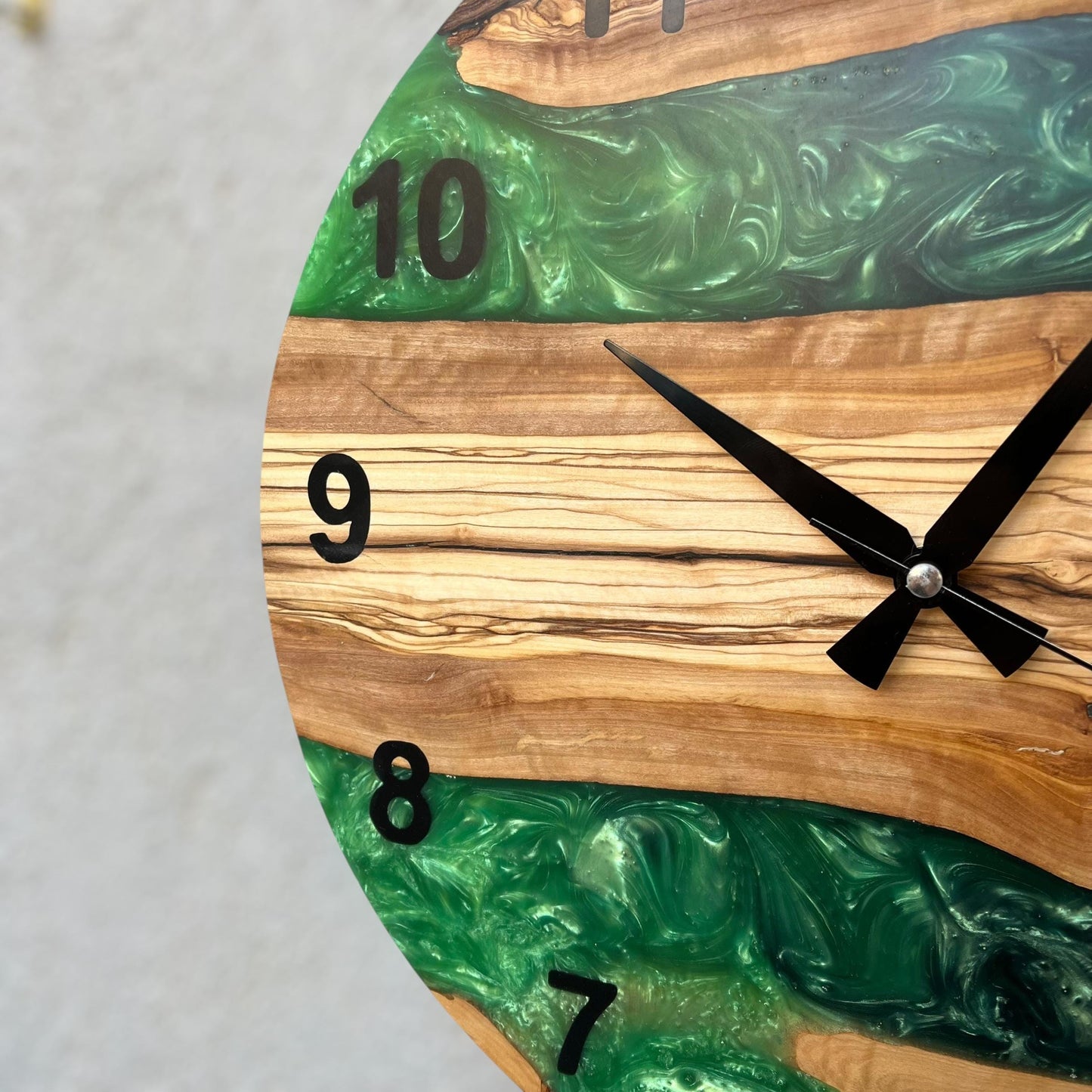 Epoxy Resin & Olive Wood Wall Clock: Emerald Green Accent