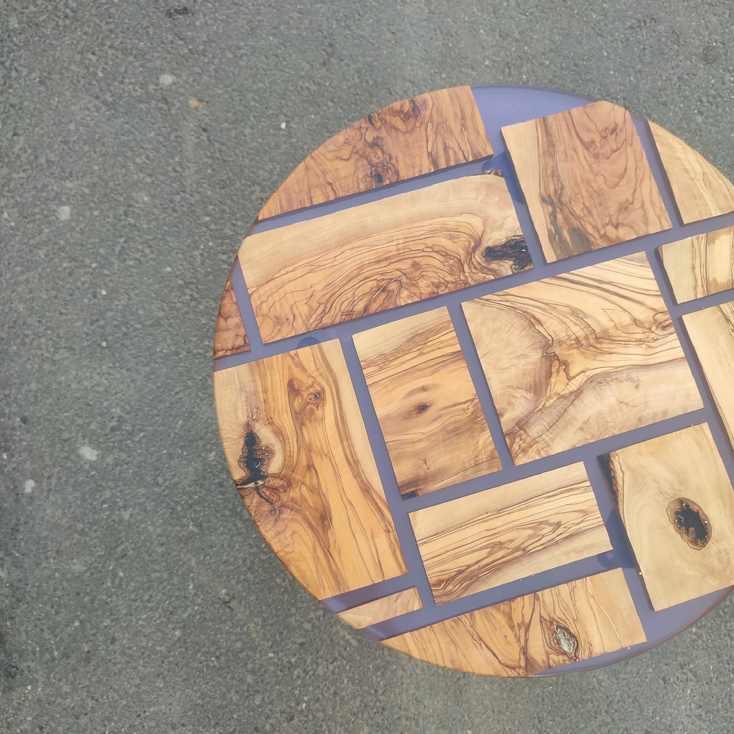 Epoxy Resin & Olive Wood Coffee Table: Unique Modern Design