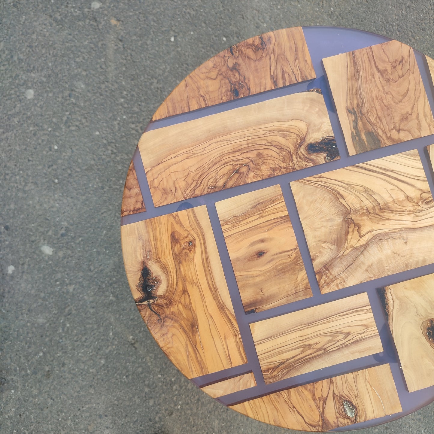 Epoxy Resin & Olive Wood Coffee Table: Unique Modern Design