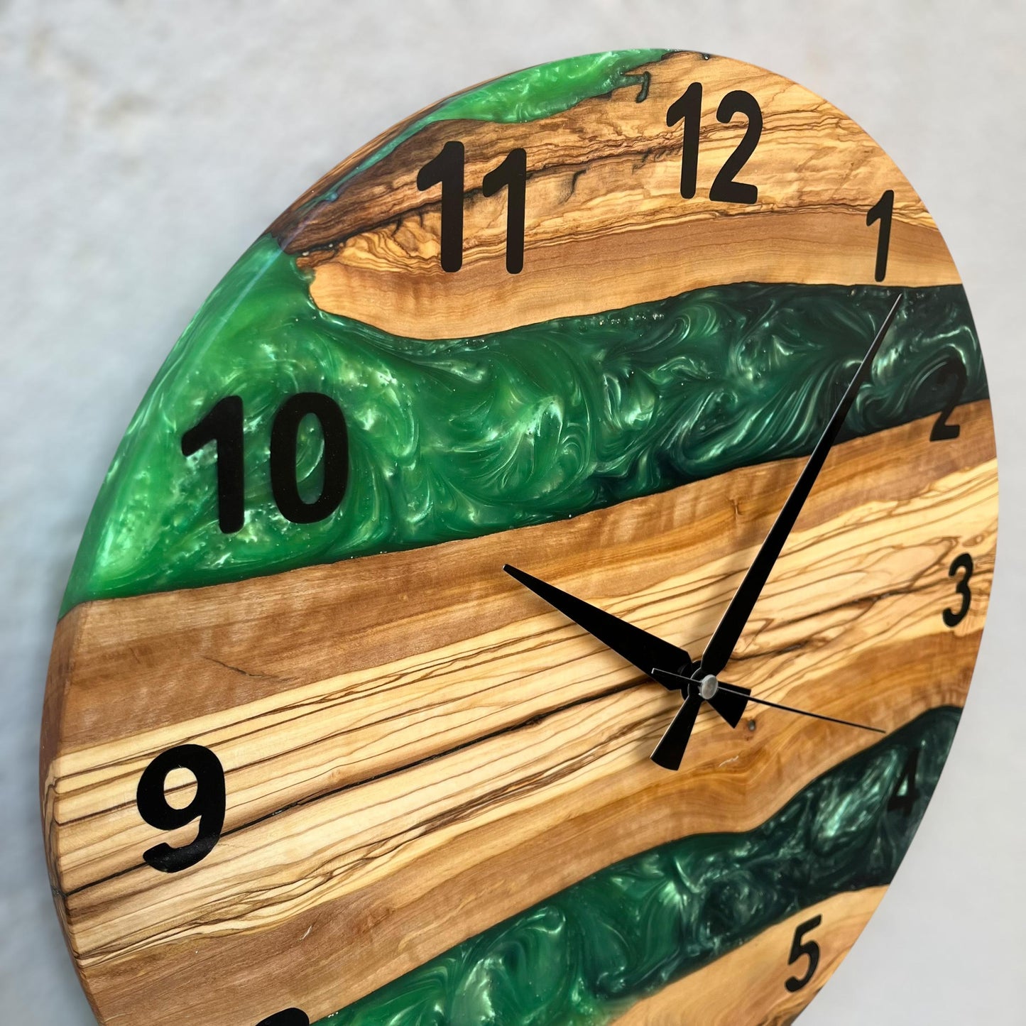 Epoxy Resin & Olive Wood Wall Clock: Emerald Green Accent
