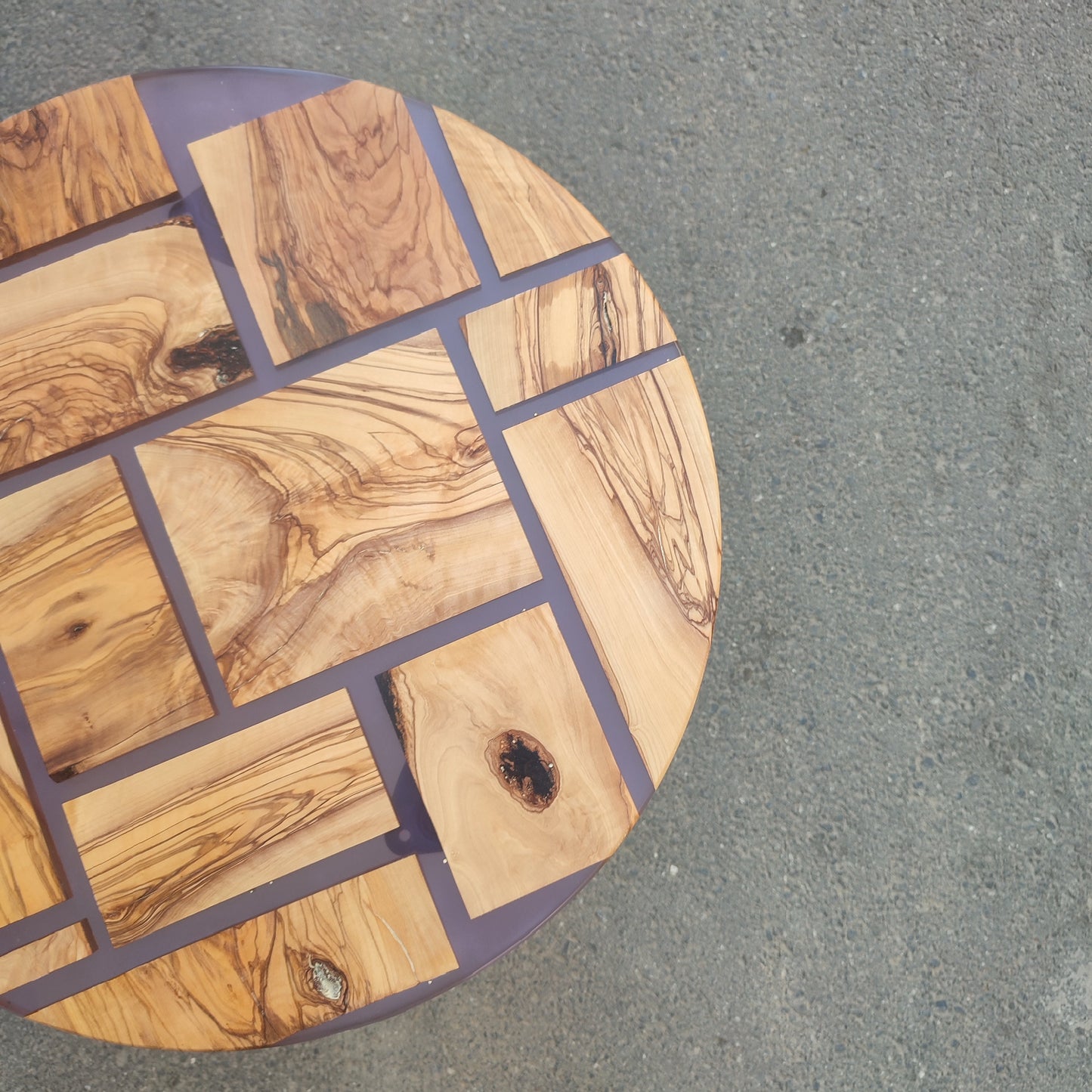 Epoxy Resin & Olive Wood Coffee Table: Unique Modern Design