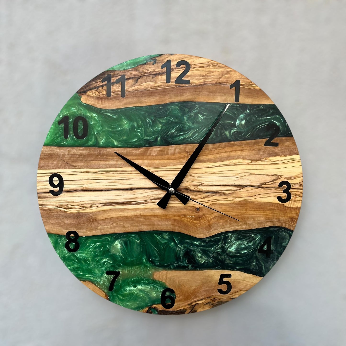 Epoxy Resin & Olive Wood Wall Clock: Emerald Green Accent