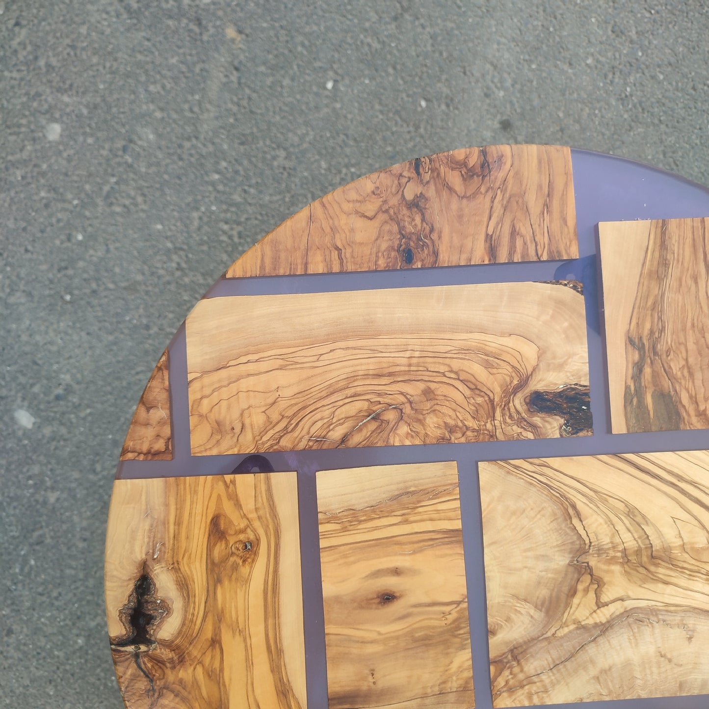 Epoxy Resin & Olive Wood Coffee Table: Unique Modern Design