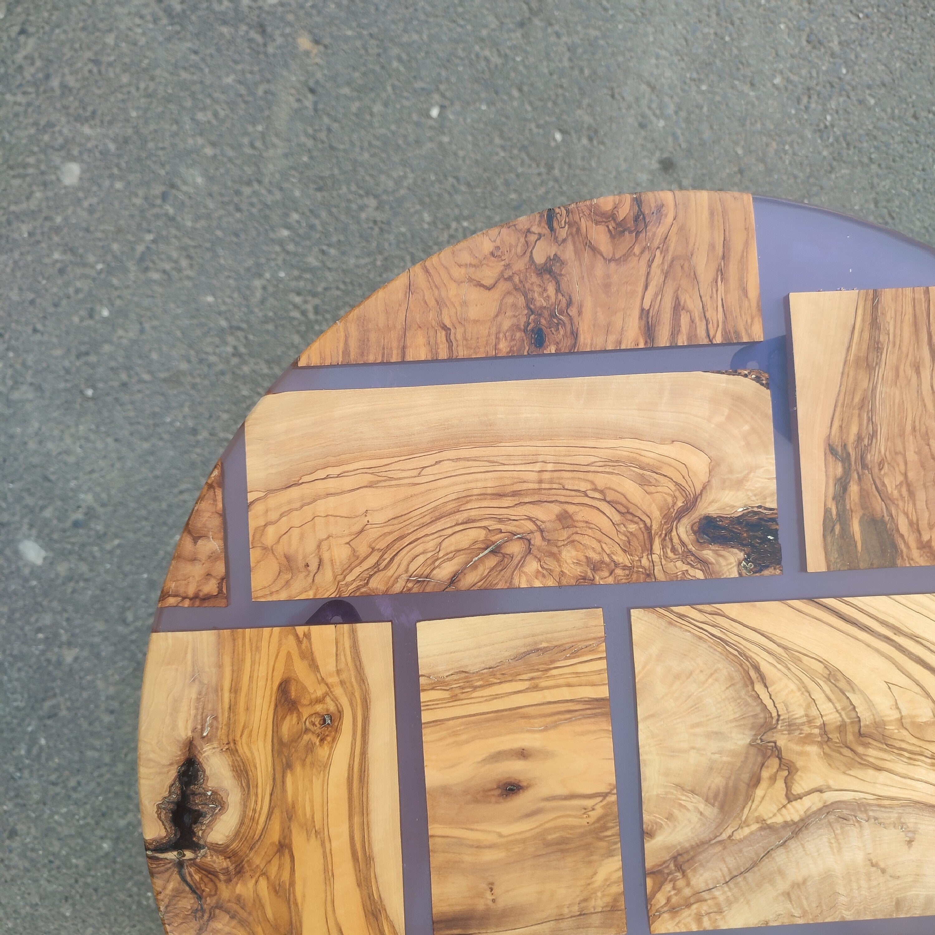 Epoxy Resin & Olive Wood Coffee Table: Unique Modern Design