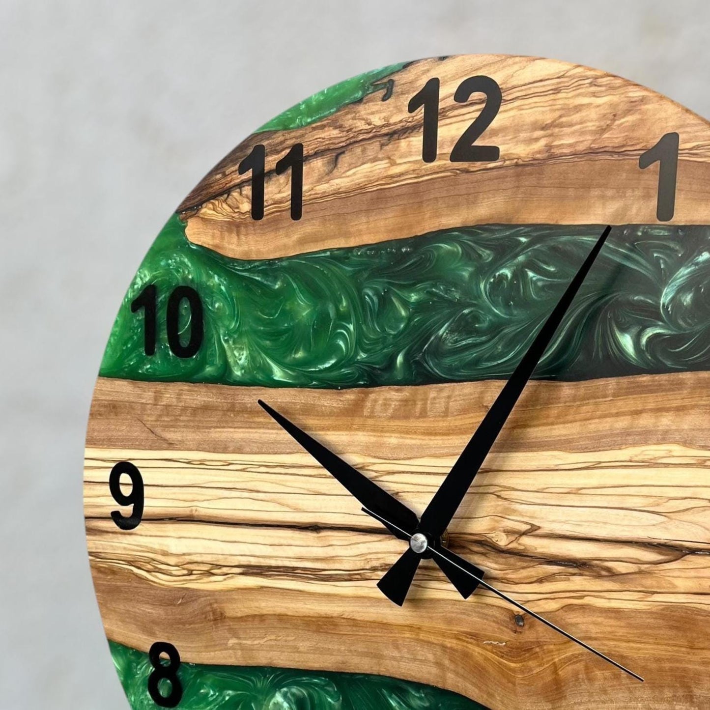 Epoxy Resin & Olive Wood Wall Clock: Emerald Green Accent
